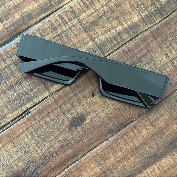 NWOT Essential Sunglasses - Picture 3 of 4